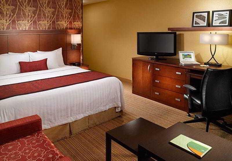 Готель Courtyard By Marriott Мейкон Номер фото